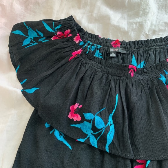 black floral blouse - Picture 3 of 3